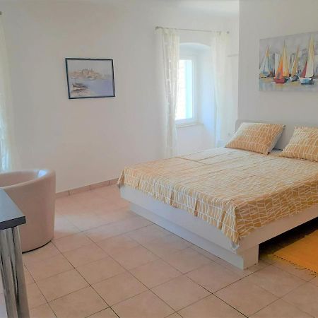 Apartment Zlata ราบ ภายนอก รูปภาพ