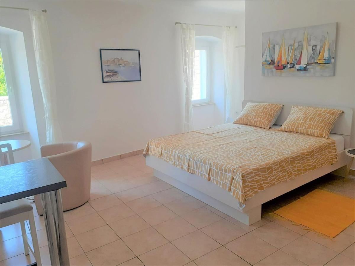 Apartment Zlata ราบ ภายนอก รูปภาพ