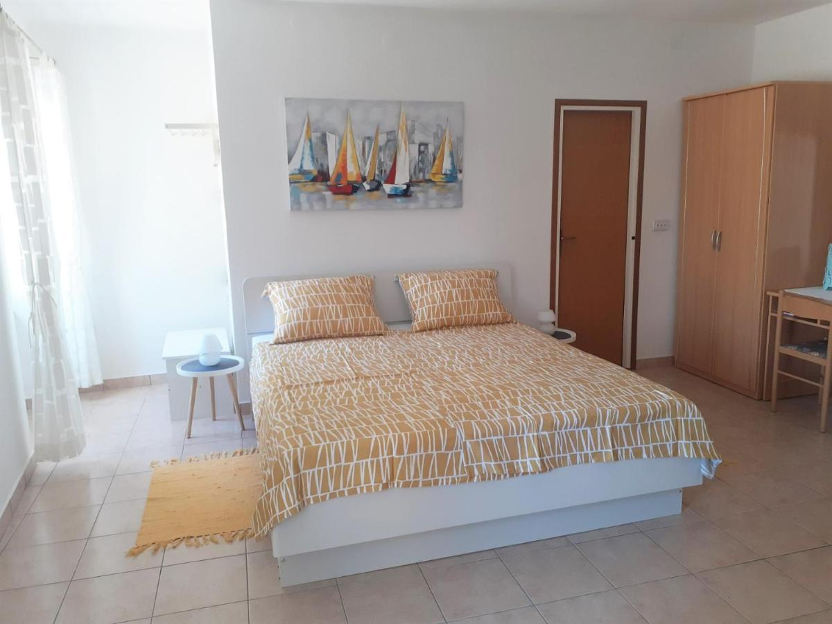 Apartment Zlata ราบ ภายนอก รูปภาพ
