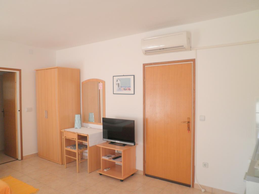 Apartment Zlata ราบ ภายนอก รูปภาพ